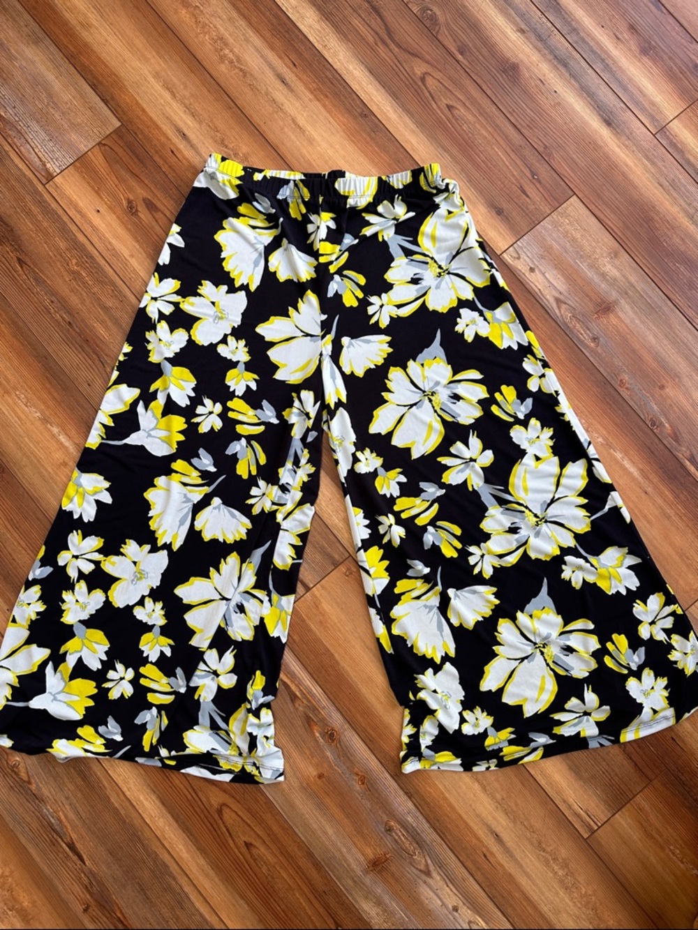 Vince Camuto Navy light blue, Yellow & White Floral Wide-Leg Pants